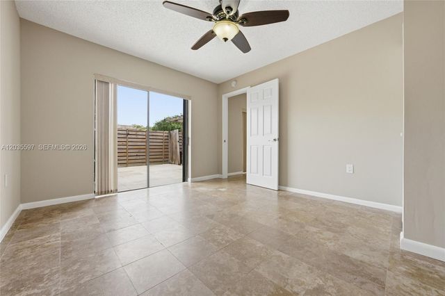 909 9th Ter, Palm Beach Gardens, FL 33418