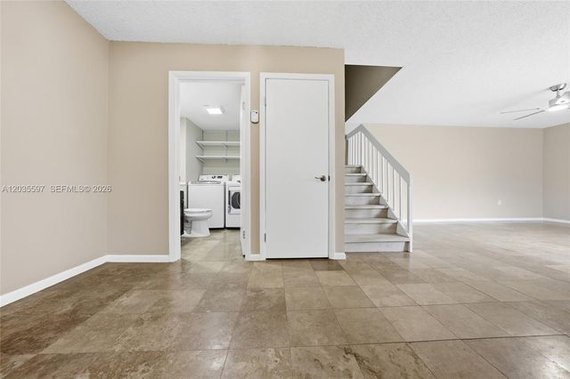 909 9th Ter, Palm Beach Gardens, FL 33418