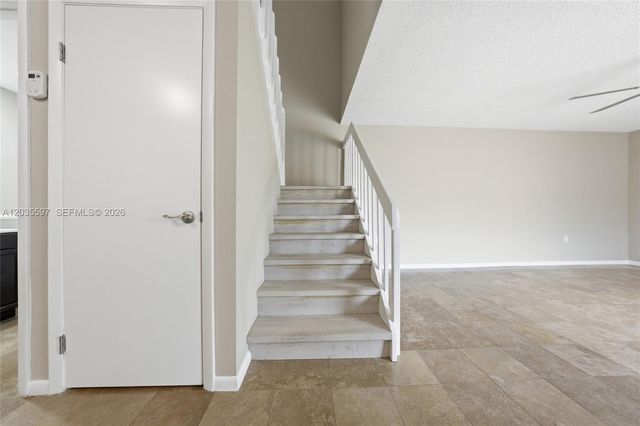 909 9th Ter, Palm Beach Gardens, FL 33418