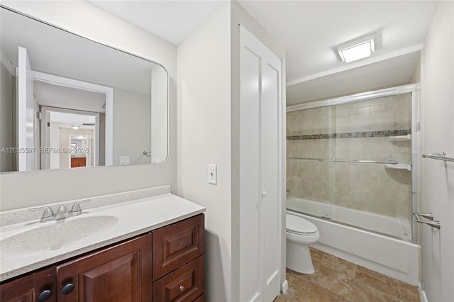 909 9th Ter, Palm Beach Gardens, FL 33418