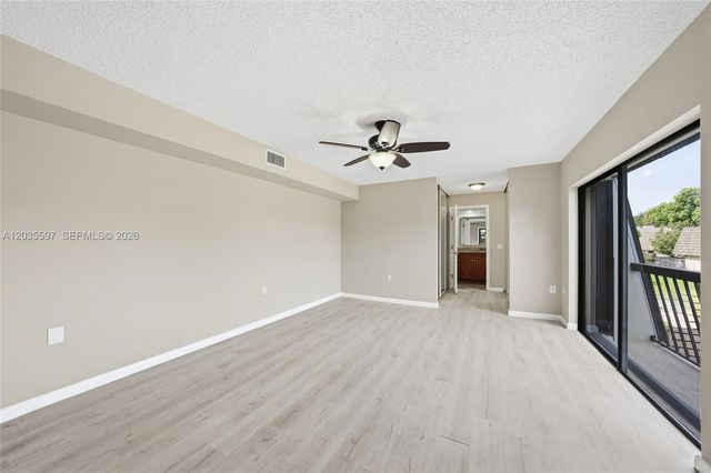 909 9th Ter, Palm Beach Gardens, FL 33418