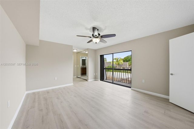 909 9th Ter, Palm Beach Gardens, FL 33418