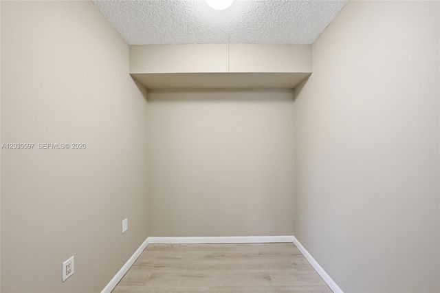 909 9th Ter, Palm Beach Gardens, FL 33418