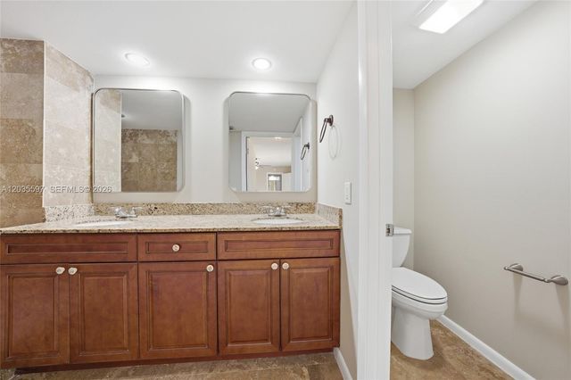 909 9th Ter, Palm Beach Gardens, FL 33418