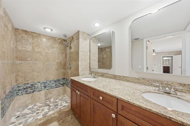 909 9th Ter, Palm Beach Gardens, FL 33418