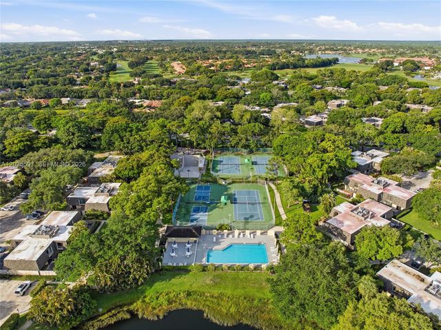 909 9th Ter, Palm Beach Gardens, FL 33418