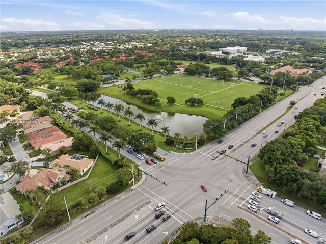909 9th Ter, Palm Beach Gardens, FL 33418
