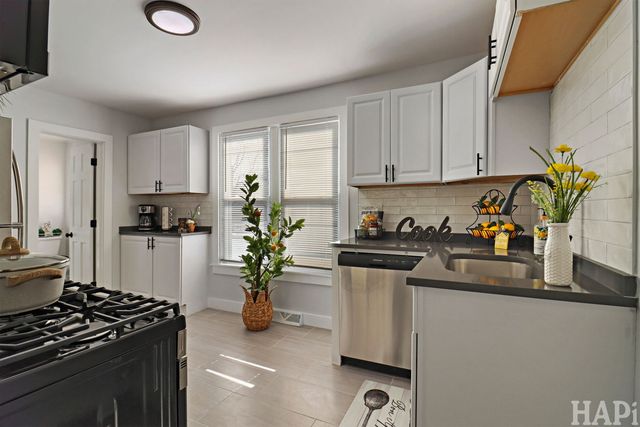 2904 Edina Boulevard, Zion, IL 60099