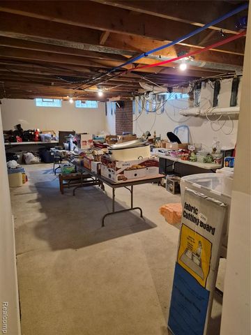3498 W Walton Boulevard, Waterford, MI 48329