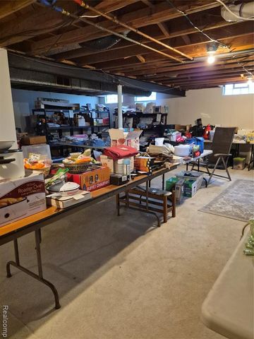 3498 W Walton Boulevard, Waterford, MI 48329