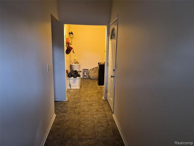 3498 W Walton Boulevard, Waterford, MI 48329