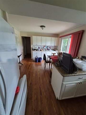 3498 W Walton Boulevard, Waterford, MI 48329