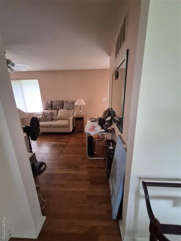 3498 W Walton Boulevard, Waterford, MI 48329