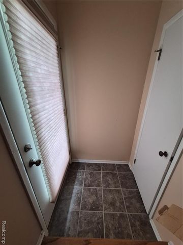 3498 W Walton Boulevard, Waterford, MI 48329