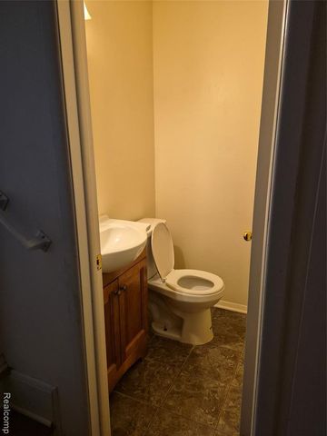 3498 W Walton Boulevard, Waterford, MI 48329