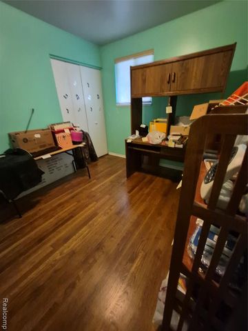 3498 W Walton Boulevard, Waterford, MI 48329