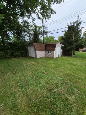 3498 W Walton Boulevard, Waterford, MI 48329