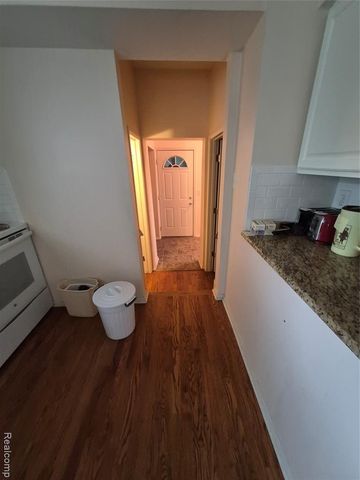 3498 W Walton Boulevard, Waterford, MI 48329