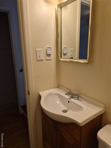 3498 W Walton Boulevard, Waterford, MI 48329