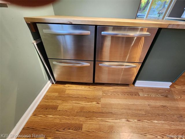 608 S Adelaide Street, Fenton, MI 48430