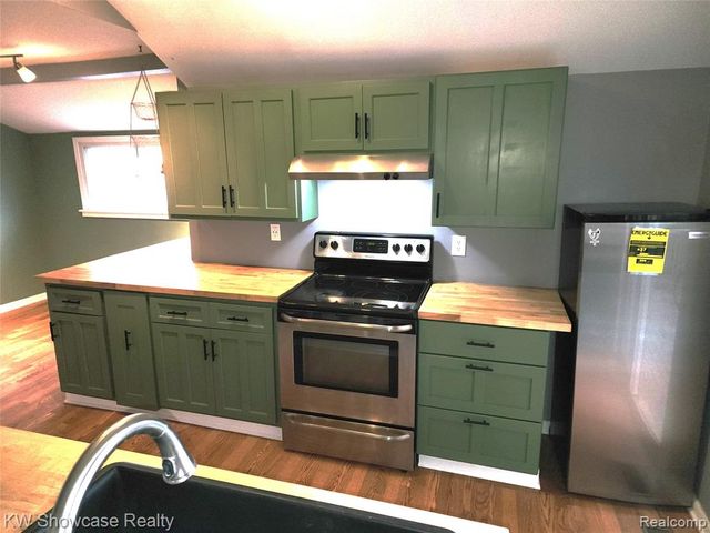 608 S Adelaide Street, Fenton, MI 48430