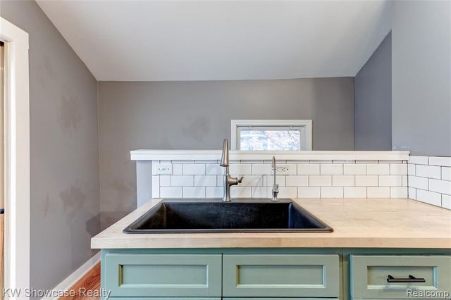 608 S Adelaide Street, Fenton, MI 48430