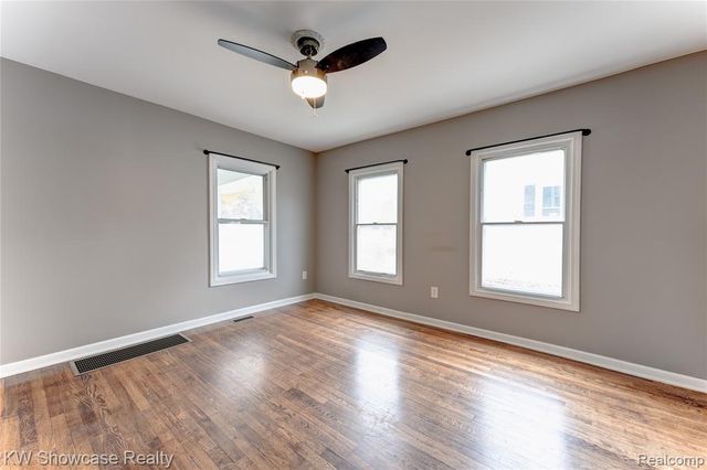 608 S Adelaide Street, Fenton, MI 48430