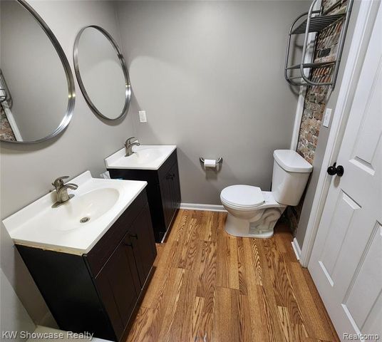 608 S Adelaide Street, Fenton, MI 48430