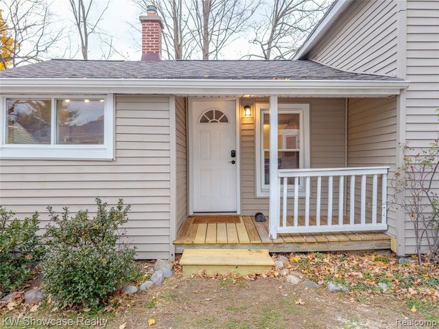 608 S Adelaide Street, Fenton, MI 48430