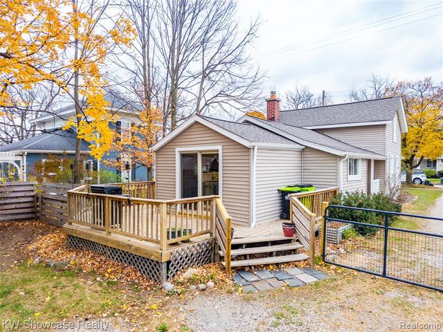 608 S Adelaide Street, Fenton, MI 48430