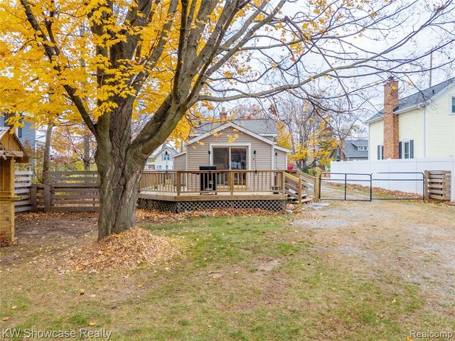 608 S Adelaide Street, Fenton, MI 48430