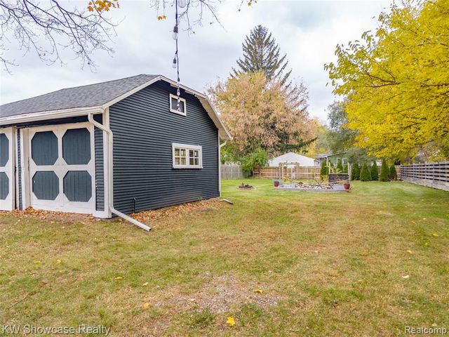 608 S Adelaide Street, Fenton, MI 48430