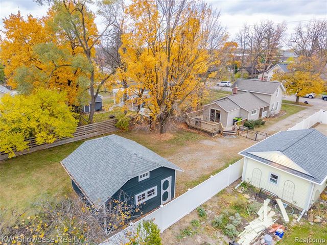 608 S Adelaide Street, Fenton, MI 48430