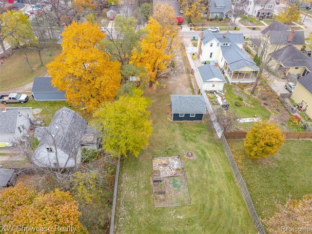 608 S Adelaide Street, Fenton, MI 48430