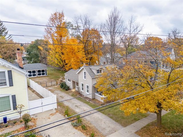 608 S Adelaide Street, Fenton, MI 48430