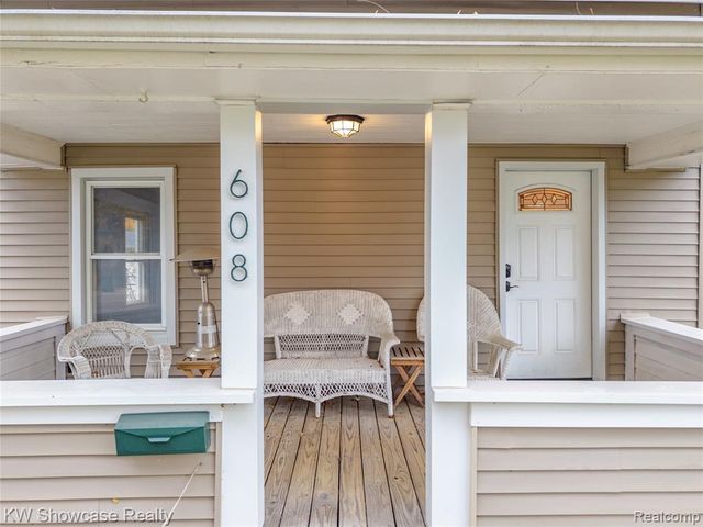 608 S Adelaide Street, Fenton, MI 48430