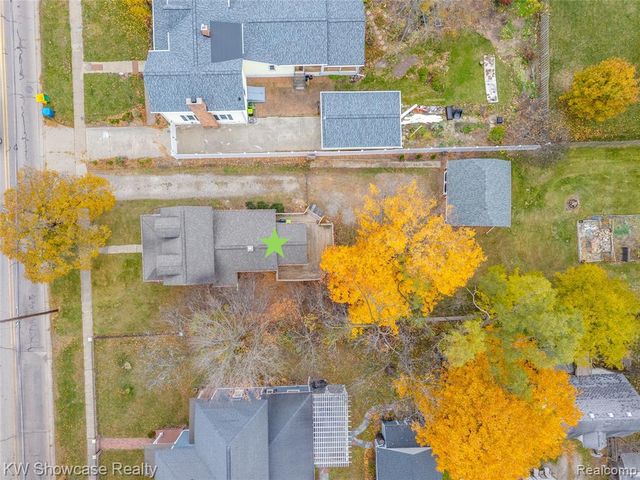 608 S Adelaide Street, Fenton, MI 48430