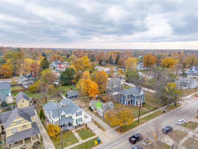 608 S Adelaide Street, Fenton, MI 48430