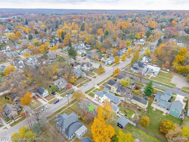 608 S Adelaide Street, Fenton, MI 48430