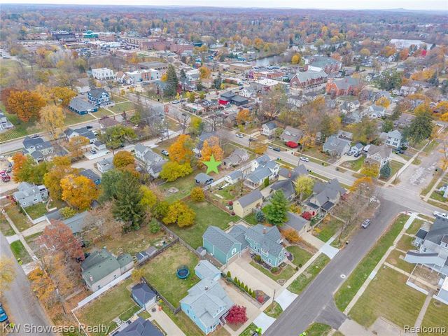 608 S Adelaide Street, Fenton, MI 48430