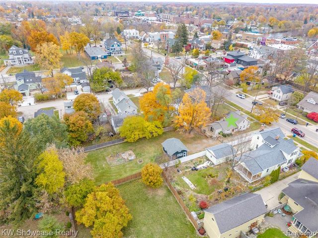 608 S Adelaide Street, Fenton, MI 48430