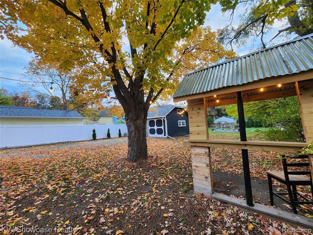 608 S Adelaide Street, Fenton, MI 48430