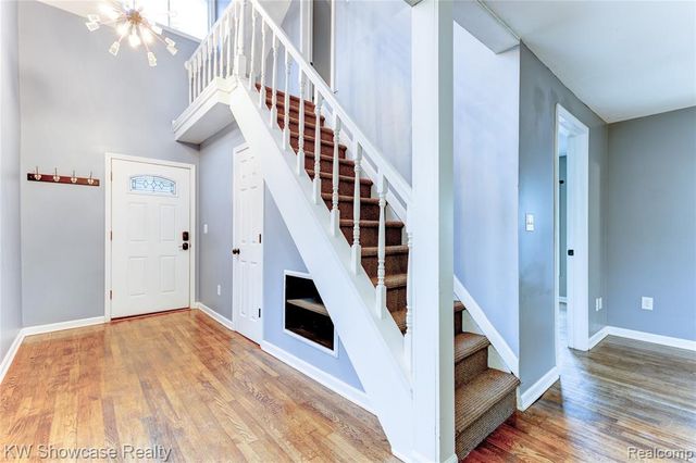 608 S Adelaide Street, Fenton, MI 48430