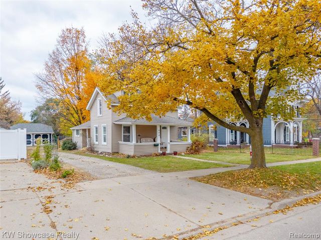 608 S Adelaide Street, Fenton, MI 48430