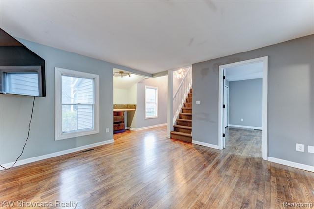 608 S Adelaide Street, Fenton, MI 48430