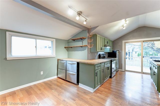 608 S Adelaide Street, Fenton, MI 48430