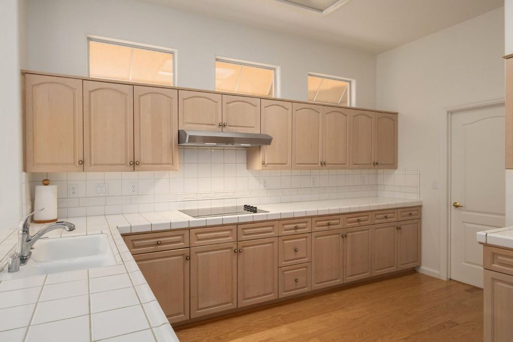 Image 11 of property listing at 2151 W Via Le Fontane, Fresno, CA 93711