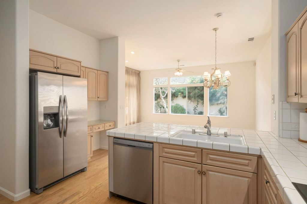 Image 12 of property listing at 2151 W Via Le Fontane, Fresno, CA 93711