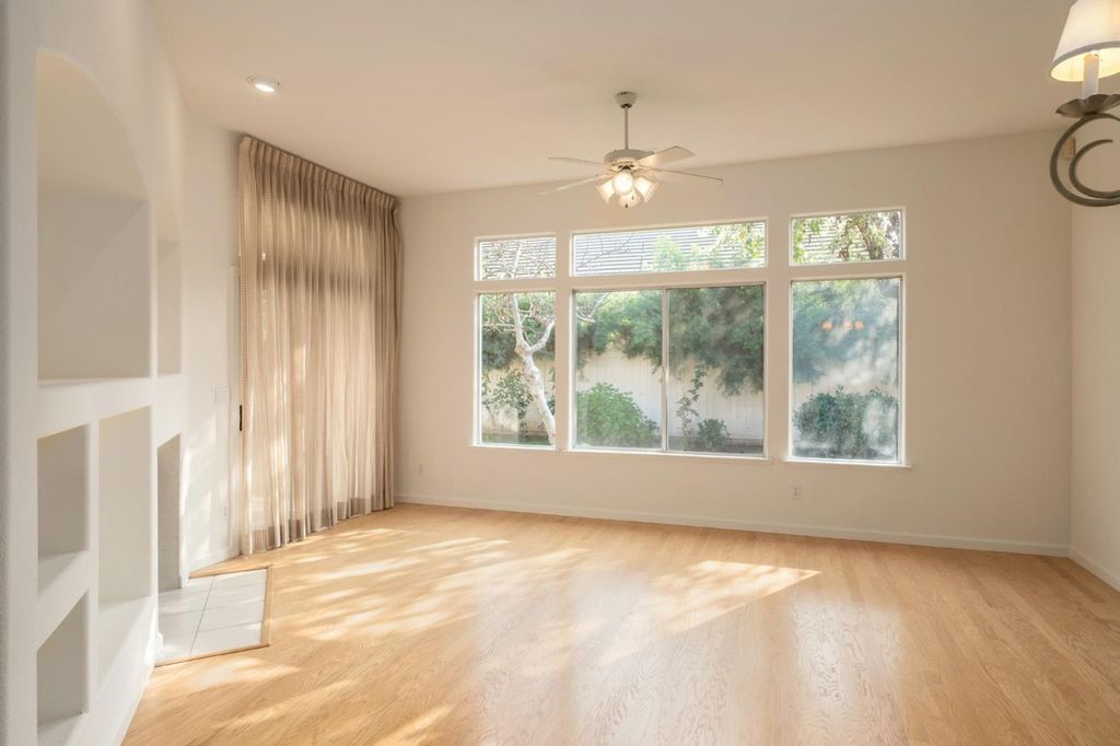 Image 14 of property listing at 2151 W Via Le Fontane, Fresno, CA 93711