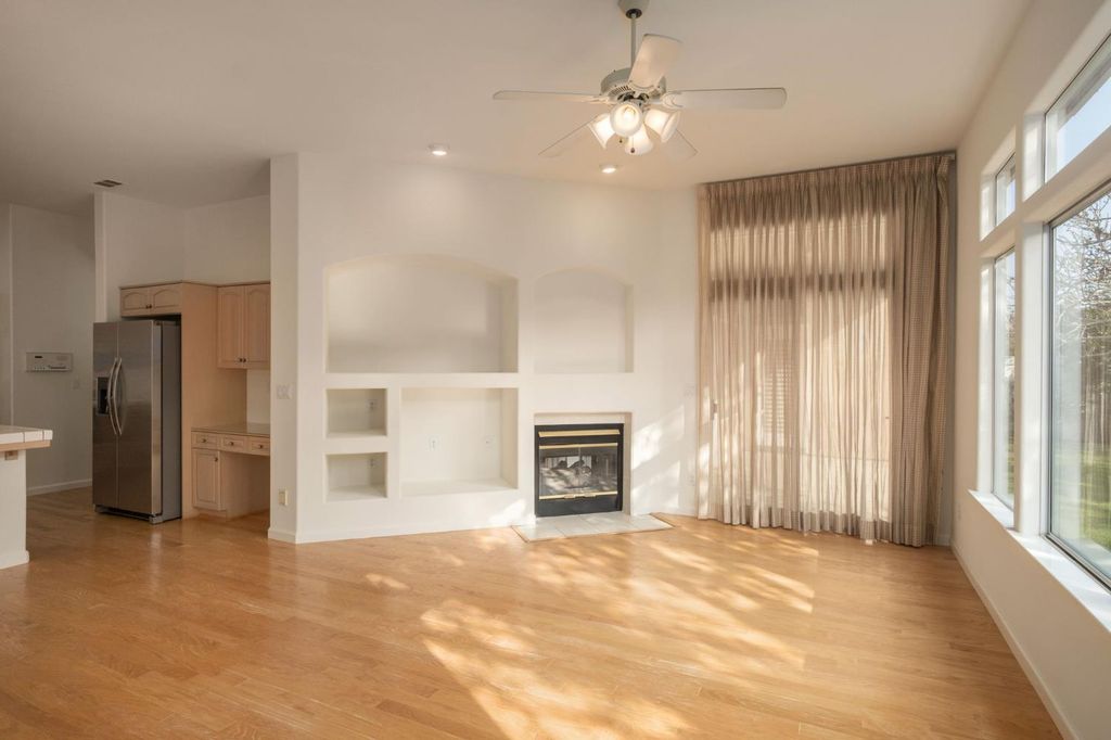 Image 15 of property listing at 2151 W Via Le Fontane, Fresno, CA 93711